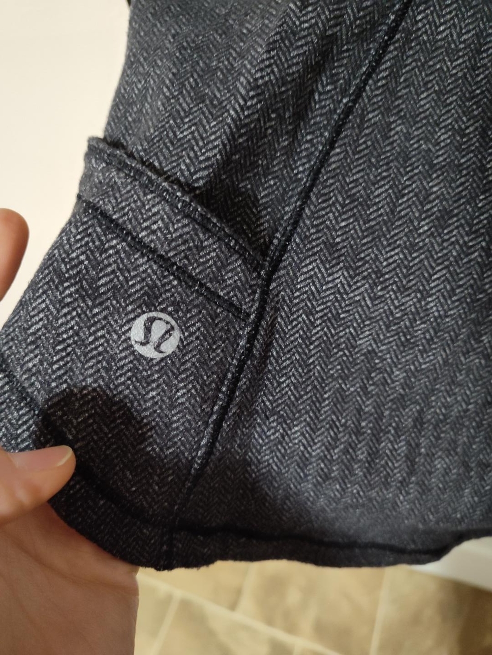 Lululemon Herringbone Pullover Jacket Size 10 Grey Black - Picture 9 of 10
